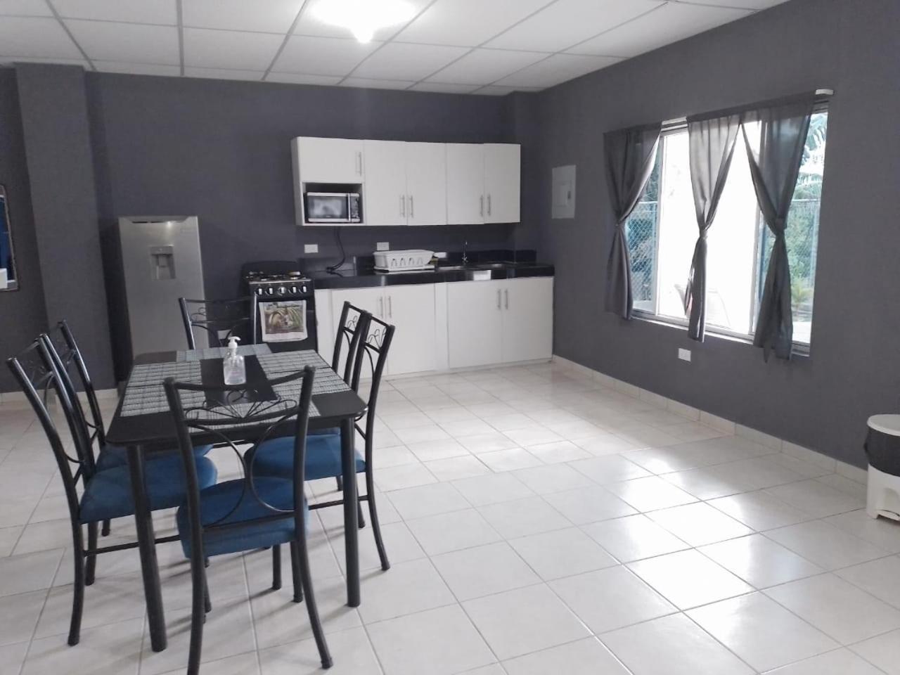 Familiar 1 Con 3 Y 4 Camas Apartment San Salvador